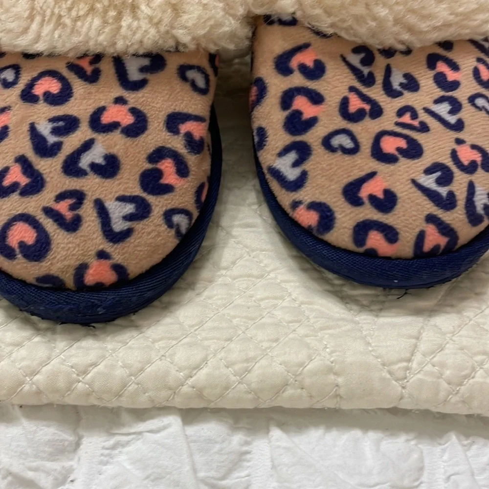 Adorable little girls Ugg fur lined slippers XS EUC